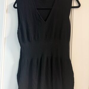 NICOLE FARHI Black Sleeveless V-Neck Knit Tank
